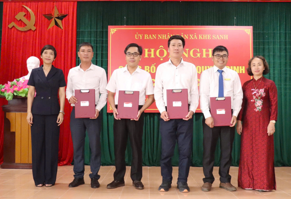 Xã Khe Sanh tổ chức Hội nghị công bố quyết định thành lập các phòng ban, đơn vị sự nghiệp trực thuộc 